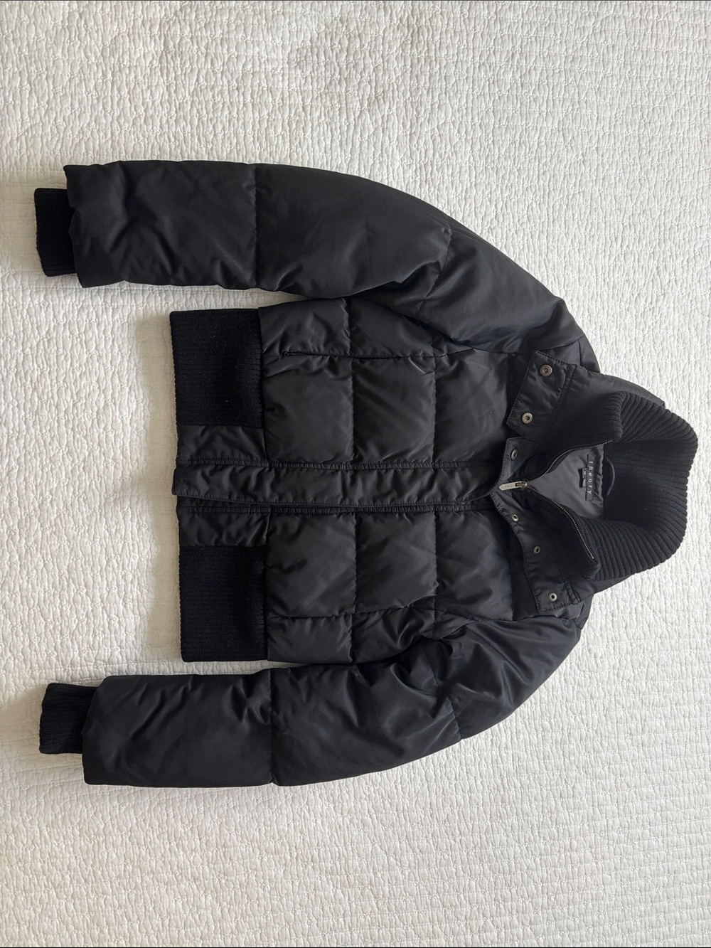 Theory Black Quilted Down Puffer Jacket with ribbed collar, hem & cuffs. Size M
